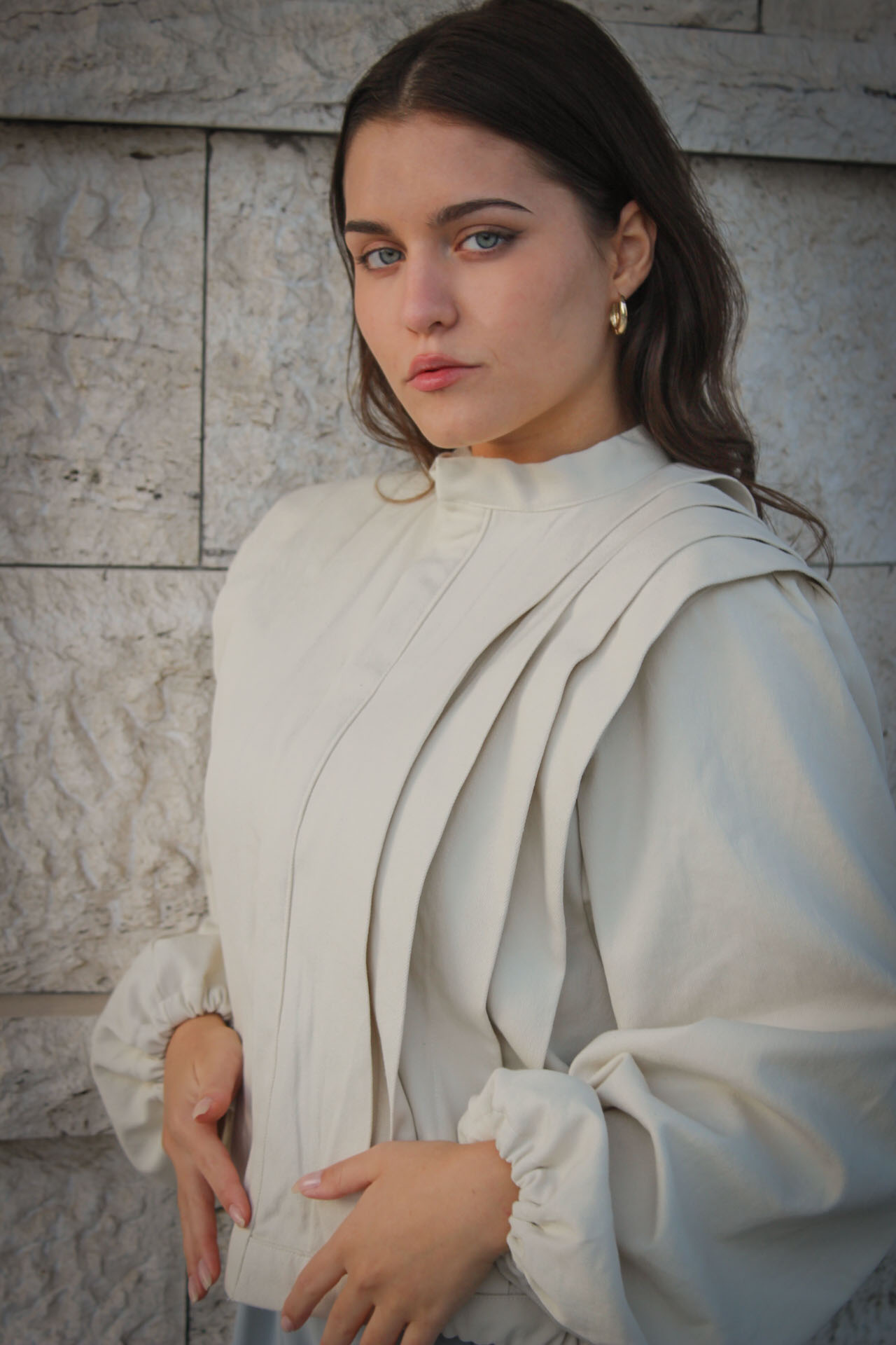 bunda, bundička, juliana brnakova, juliána brnáková, strieborná, sivá, nohavice, dizajnová, dizajnova, udrzatelna, udržateľná,