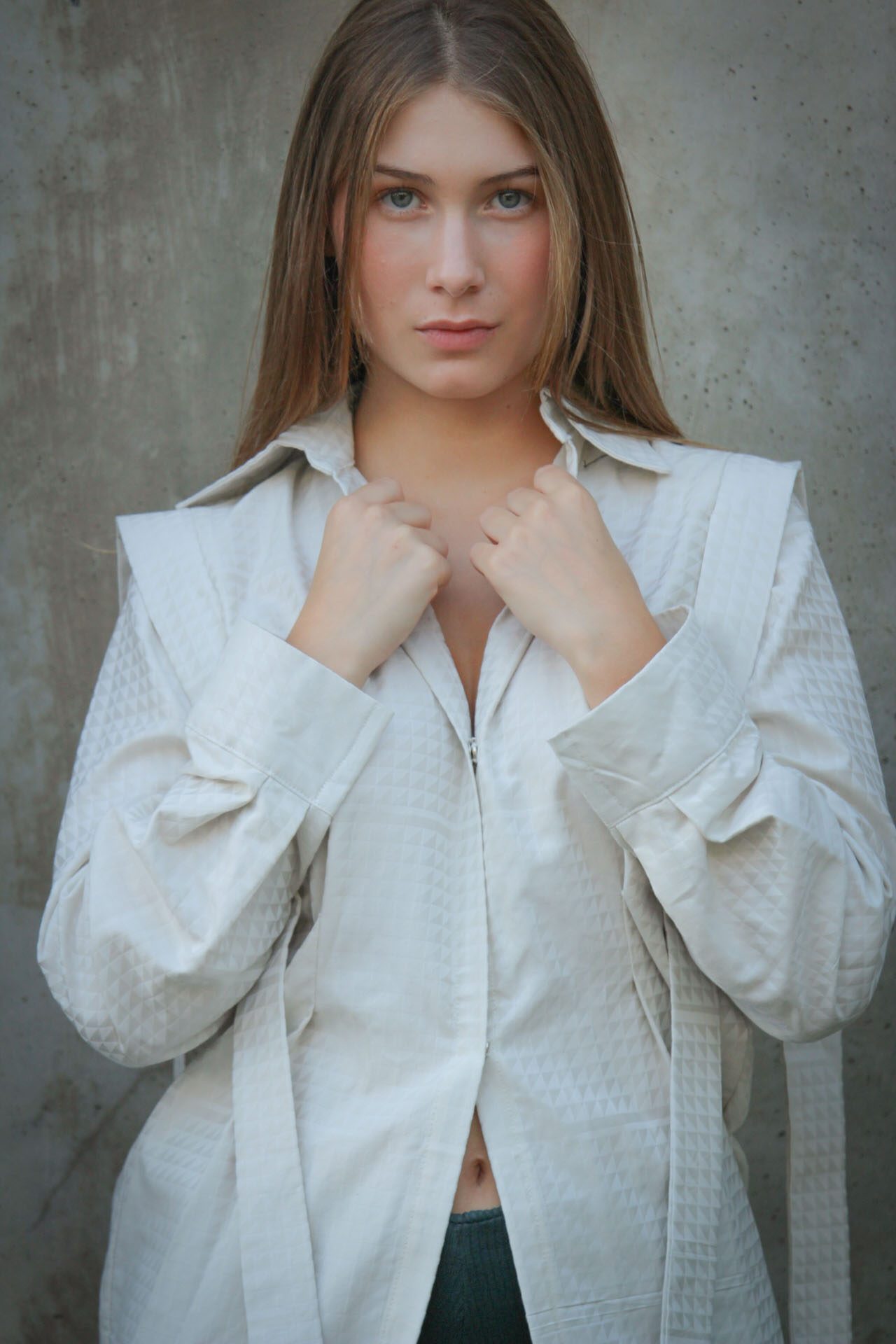 bunda, bundička, juliana brnakova, juliána brnáková, strieborná, sivá, nohavice, dizajnová, dizajnova, udrzatelna, udržateľná,