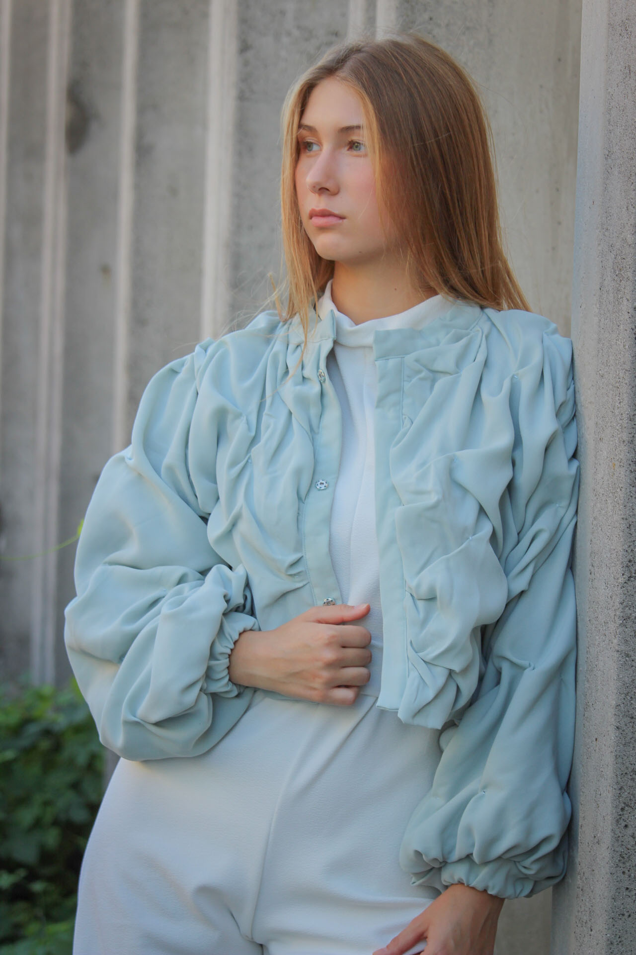 bunda, bundička, juliana brnakova, juliána brnáková, strieborná, sivá, nohavice, dizajnová, dizajnova, udrzatelna, udržateľná,