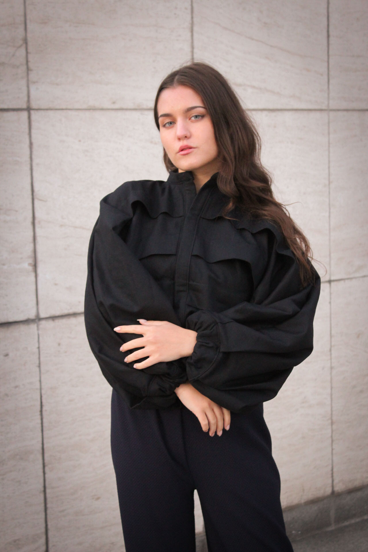 bunda, bundička, juliana brnakova, juliána brnáková, strieborná, sivá, nohavice, dizajnová, dizajnova, udrzatelna, udržateľná,