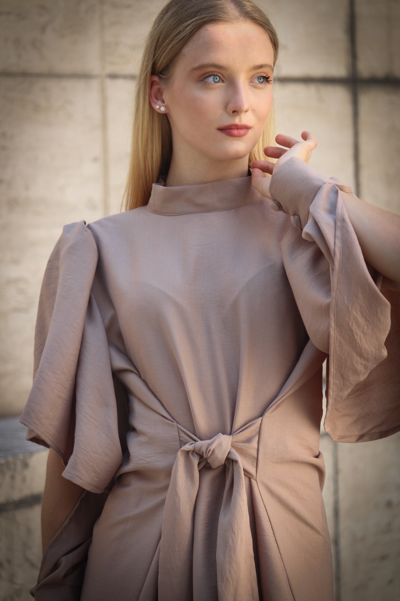 bunda, bundička, juliana brnakova, juliána brnáková,  , dizajnová, dizajnova, udrzatelna, udržateľná, šaty, saty. rukávy, rukavy, bledomodramodrá, modra