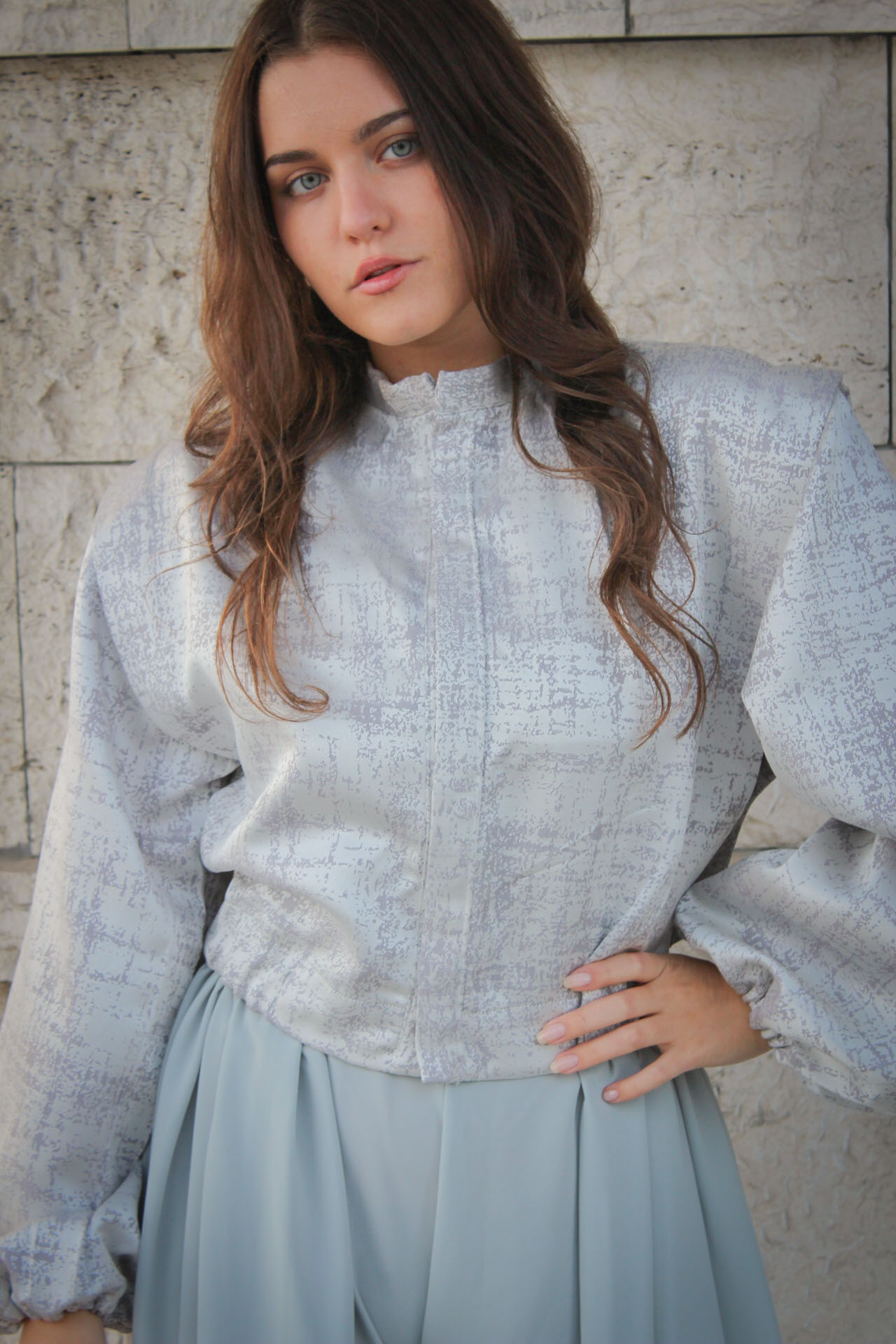 bunda, bundička, juliana brnakova, juliána brnáková, strieborná, sivá, nohavice, dizajnová, dizajnova, udrzatelna, udržateľná,